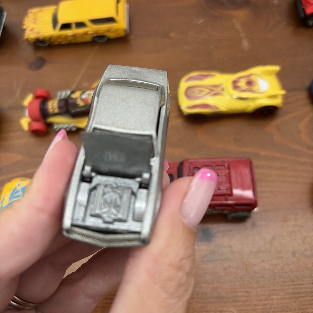 Lot Of 16 Assorted Hot Wheels Diecast Cars - Picture 7 of 7